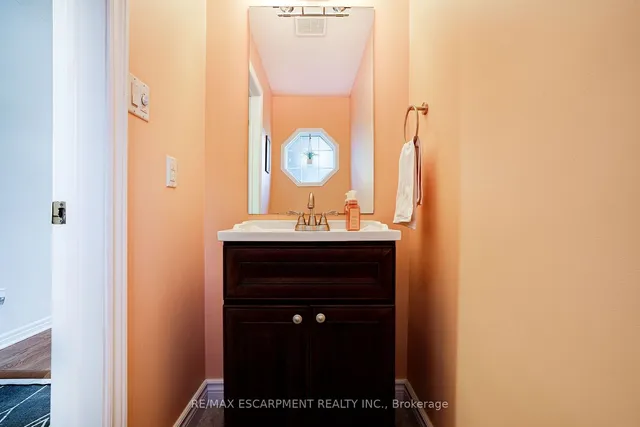 Additional image 18 of 31 Moss Blvd Unit 17