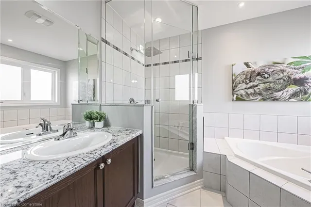 Additional image 28 of 51 Narbonne Cres