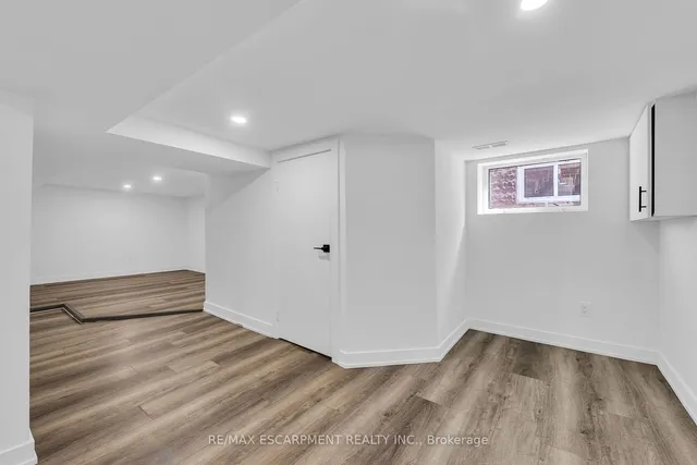 Additional image 23 of 21 Weir St