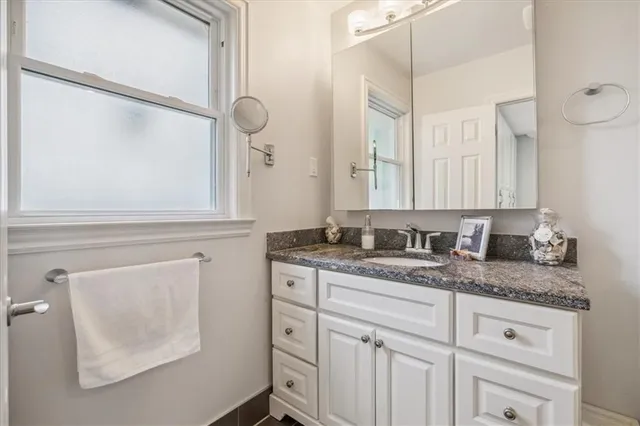 Additional image 16 of 971 BOOTHMAN Ave