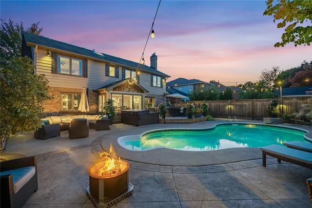 Additional image 49 of 2005 PARKLANE Cres