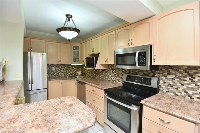 Additional image 15 of 851 Queenston Rd Unit 408