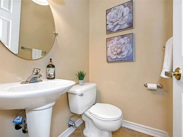 Additional image 5 of 2048 PARKLANE Cres