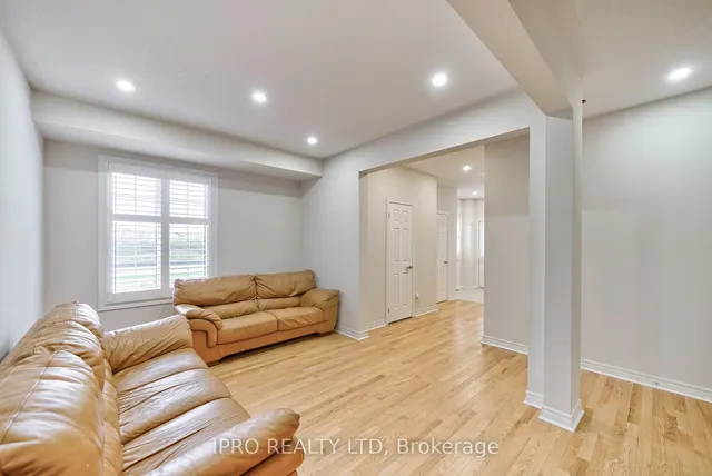 Additional image 8 of 566 BESSBOROUGH Dr