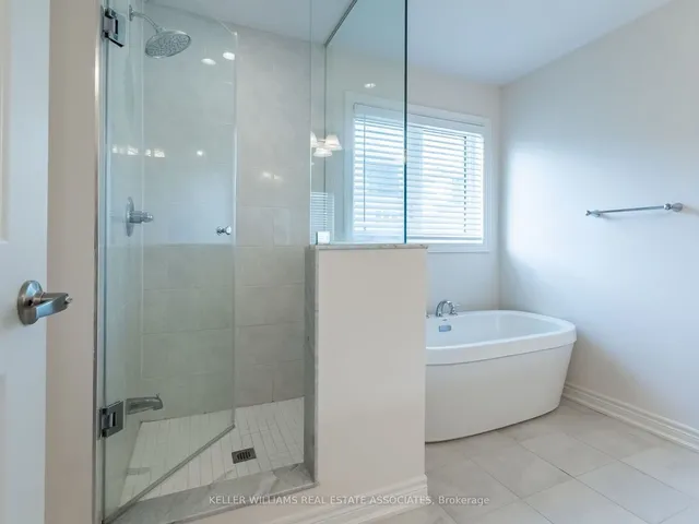 Additional image 30 of 18 Heming Tr