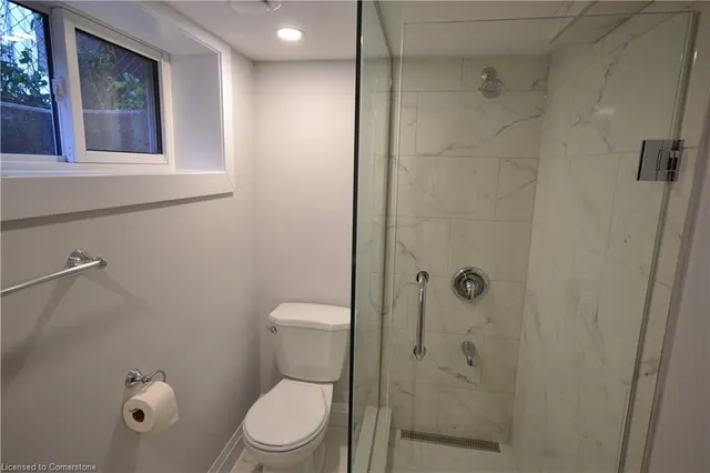 Additional image 34 of 66 Dundurn St