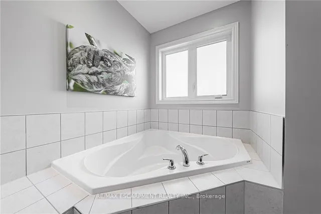 Additional image 29 of 51 Narbonne Cres
