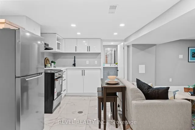 Additional image 32 of 69 Roxborough Ave