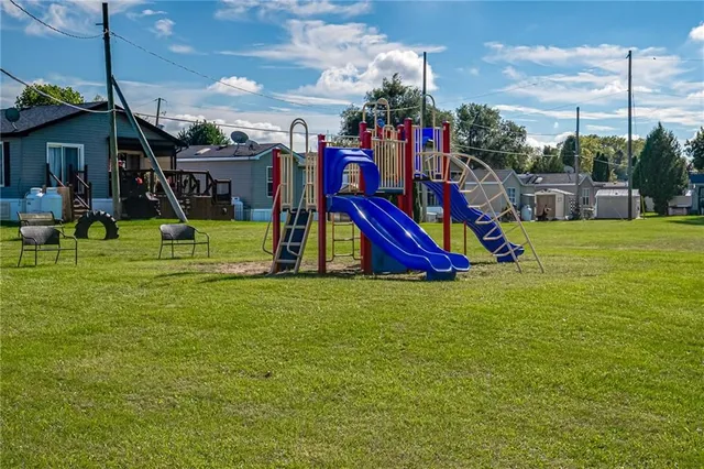 Additional image 32 of 4449 MILBUROUGH Line Unit 34 Ash St