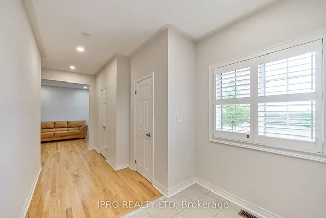 Additional image 7 of 566 BESSBOROUGH Dr