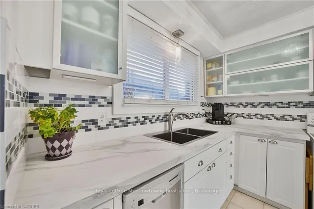 Additional image 16 of 1110 GARTH St Unit 11