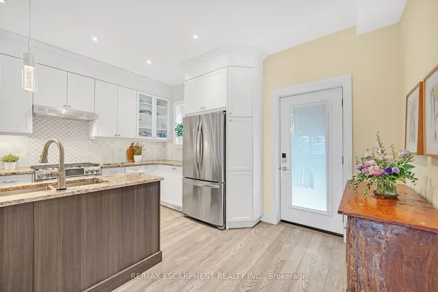 Additional image 11 of 226 Balsam Ave