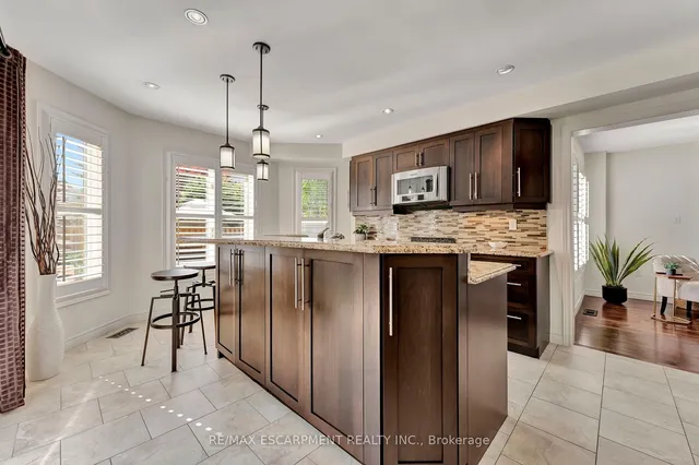 Additional image 11 of 19 Falconridge Dr