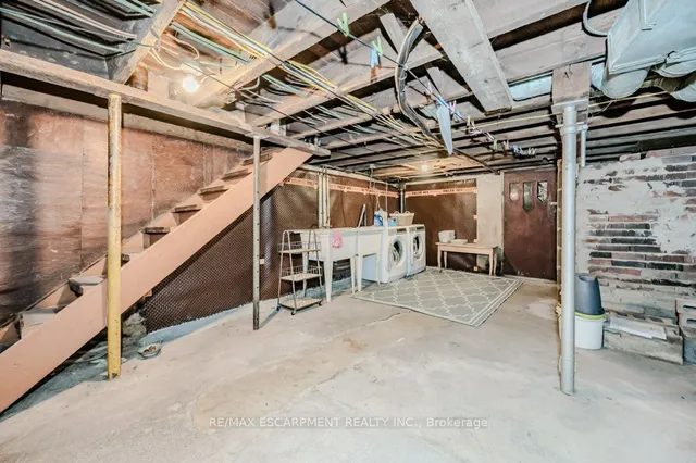 Additional image 32 of 63 Beechwood Ave