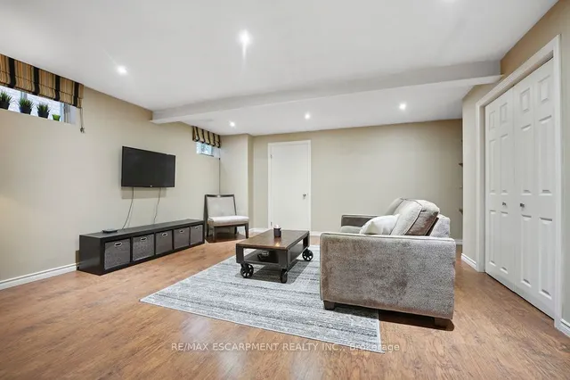 Additional image 32 of 15 PRESIDIO Dr