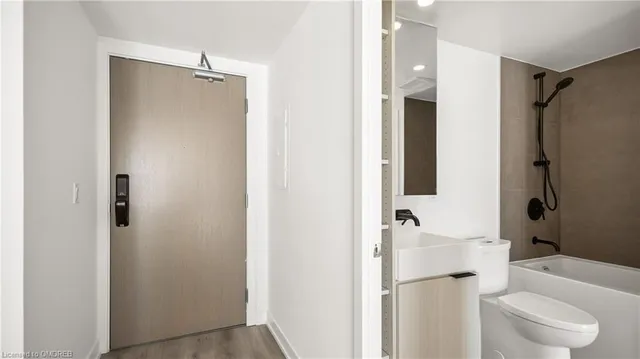 Additional image 18 of 370 Martha St Unit 905