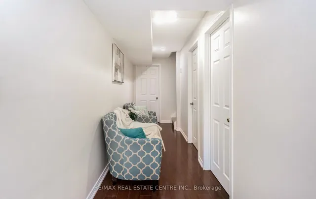 Additional image 33 of 1096 Barclay Circ