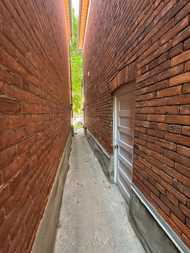 Additional image 28 of 35 Lorne Ave