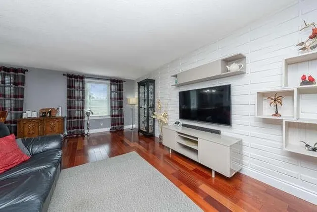 Additional image 12 of 1523 RUSHOLME Cres