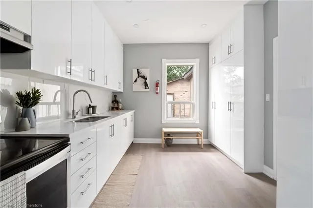 Additional image 11 of 43 Fullerton Ave