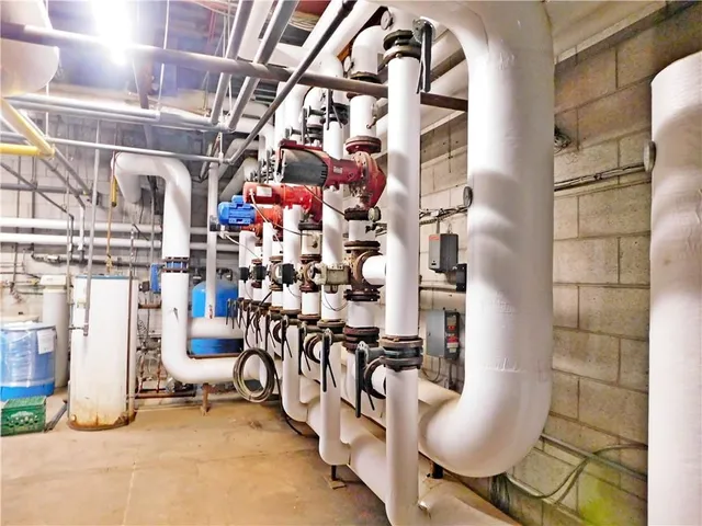 Additional image 24 of 7076 MCNIVEN Rd