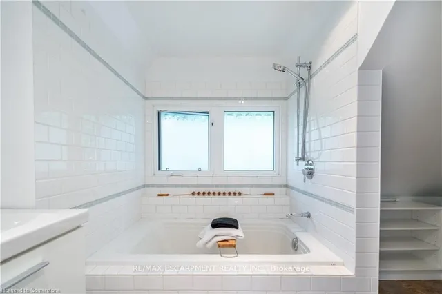 Additional image 30 of 56 Newton Ave