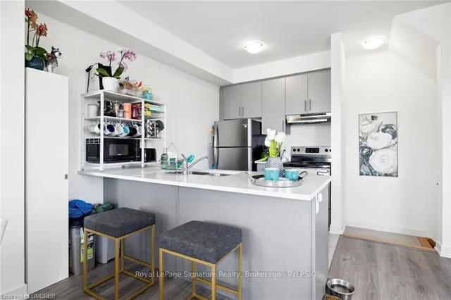 Additional image 8 of 590 NORTH SERVICE Rd Unit 61