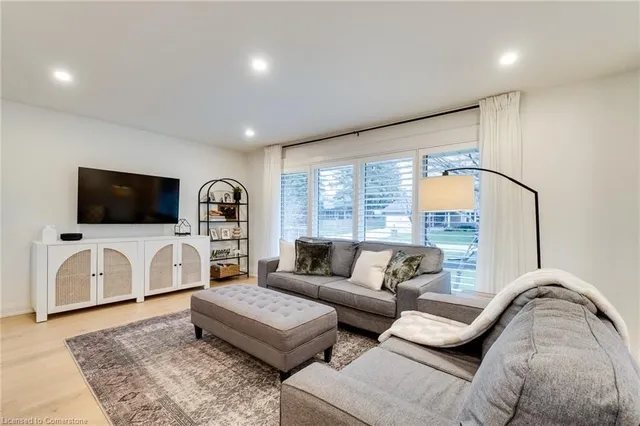 Additional image 8 of 685 Iroquois Ave