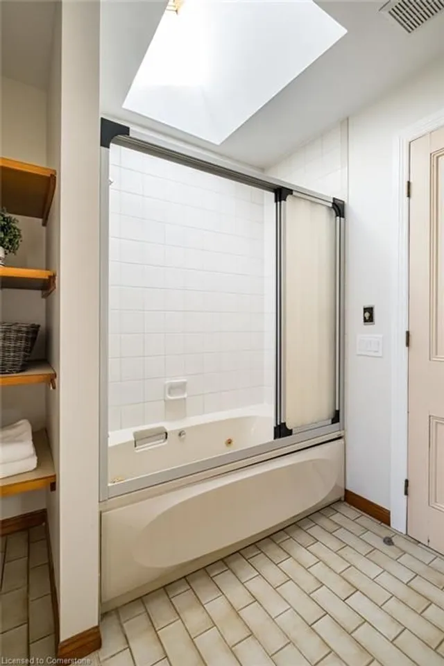 Additional image 31 of 218 Bay St