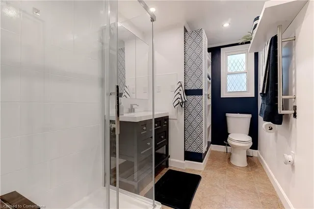 Additional image 16 of 17 Dundas St