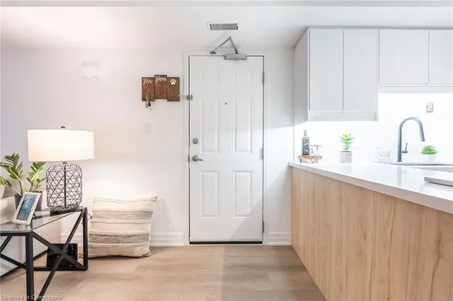 Additional image 4 of 2010 Cleaver Ave Unit 109