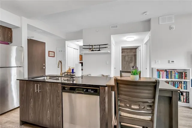 Additional image 12 of 16 Markle Cres Unit 303