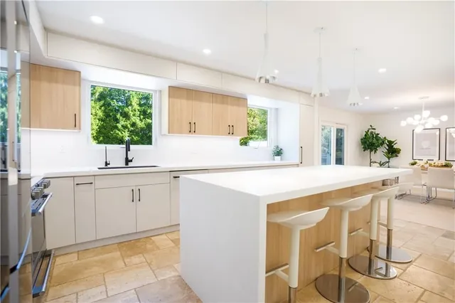 Additional image 19 of 2260 BRITANNIA Rd