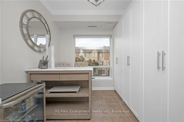 Additional image 17 of 5070 FAIRVIEW St Unit 209