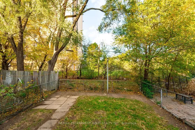 Additional image 32 of 27 HARVEY St