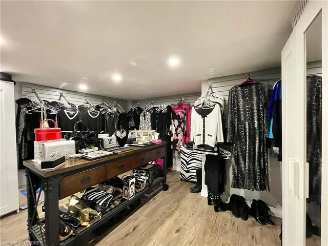 Additional image 28 of 184 Dundas St