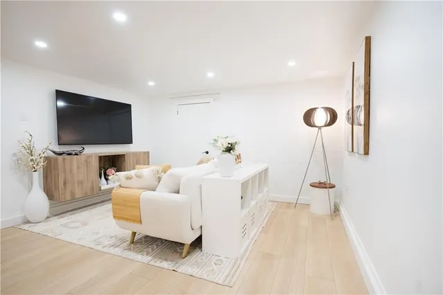 Additional image 46 of 2260 BRITANNIA Rd