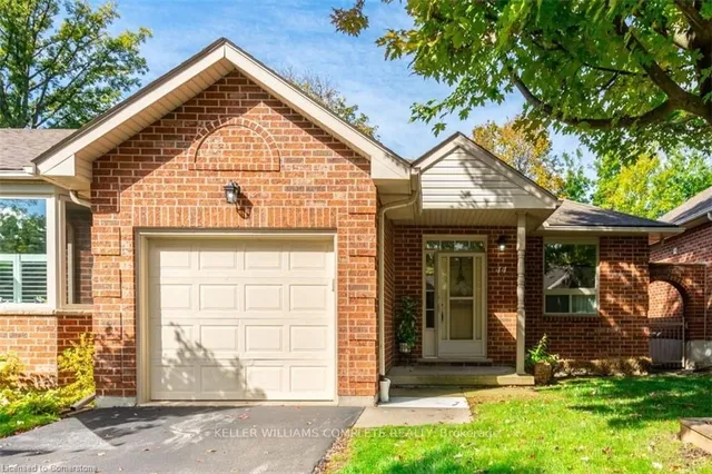 44 Greentrail Dr