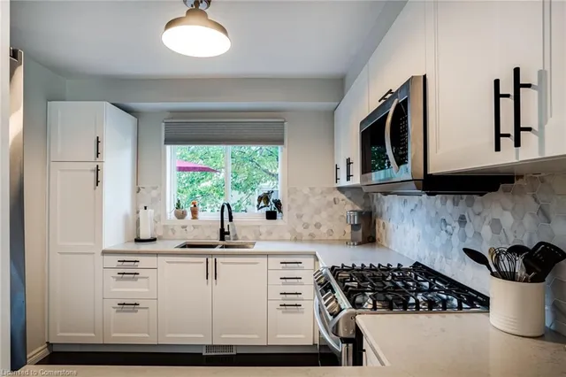 Additional image 16 of 31 Moss Blvd Unit 17