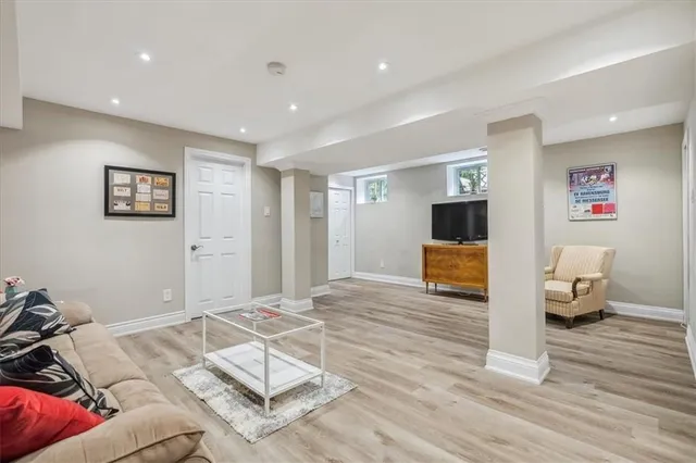 Additional image 23 of 971 BOOTHMAN Ave