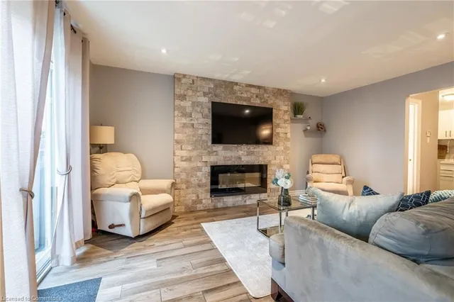 Additional image 15 of 22 Cresthaven Dr