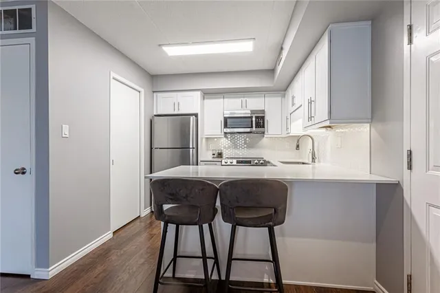 Additional image 7 of 2010 CLEAVER Ave Unit 103