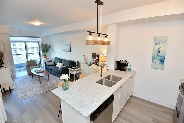 Additional image 9 of 450 Dundas St Unit 707