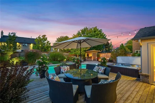 Additional image 47 of 2005 PARKLANE Cres