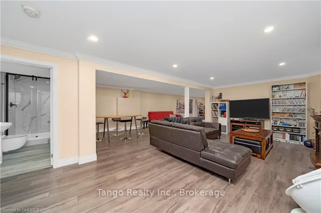 Additional image 28 of 6739 FIFTH Line