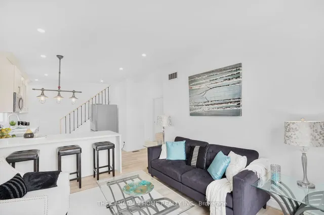 Additional image 16 of 582 Wentworth St