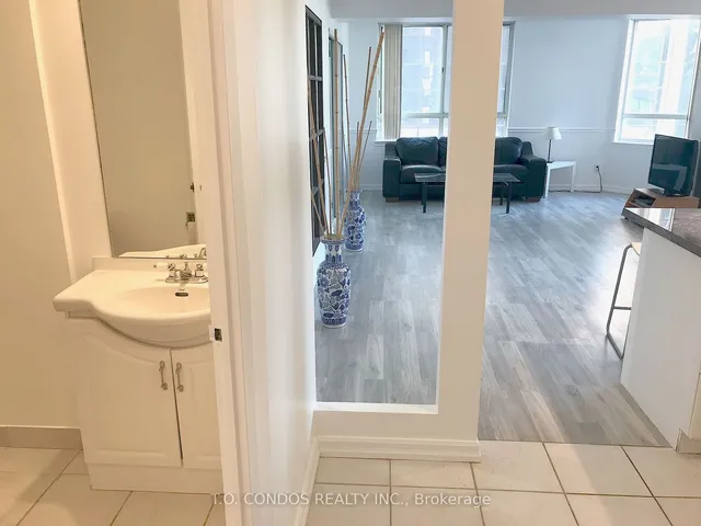 Primary image of 633 Bay St Unit 511