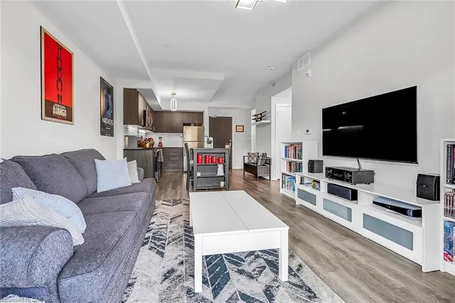 Additional image 15 of 16 Markle Cres Unit 303