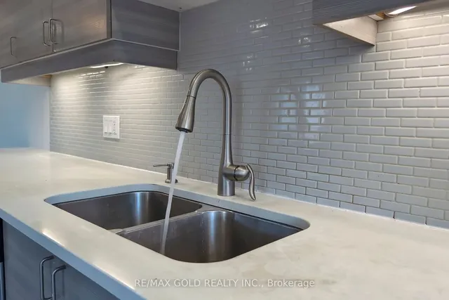 Additional image 12 of 86 Locker Pl