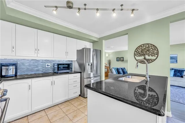 Additional image 13 of 515 North Service Rd Unit 23